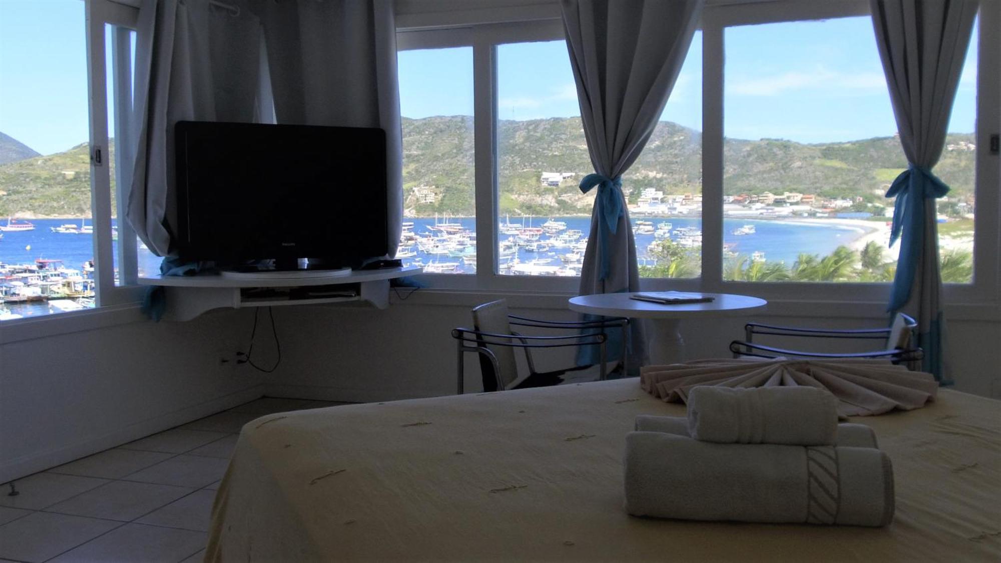 Quarto com Cama Queen-size e Banheira de Hidromassagem